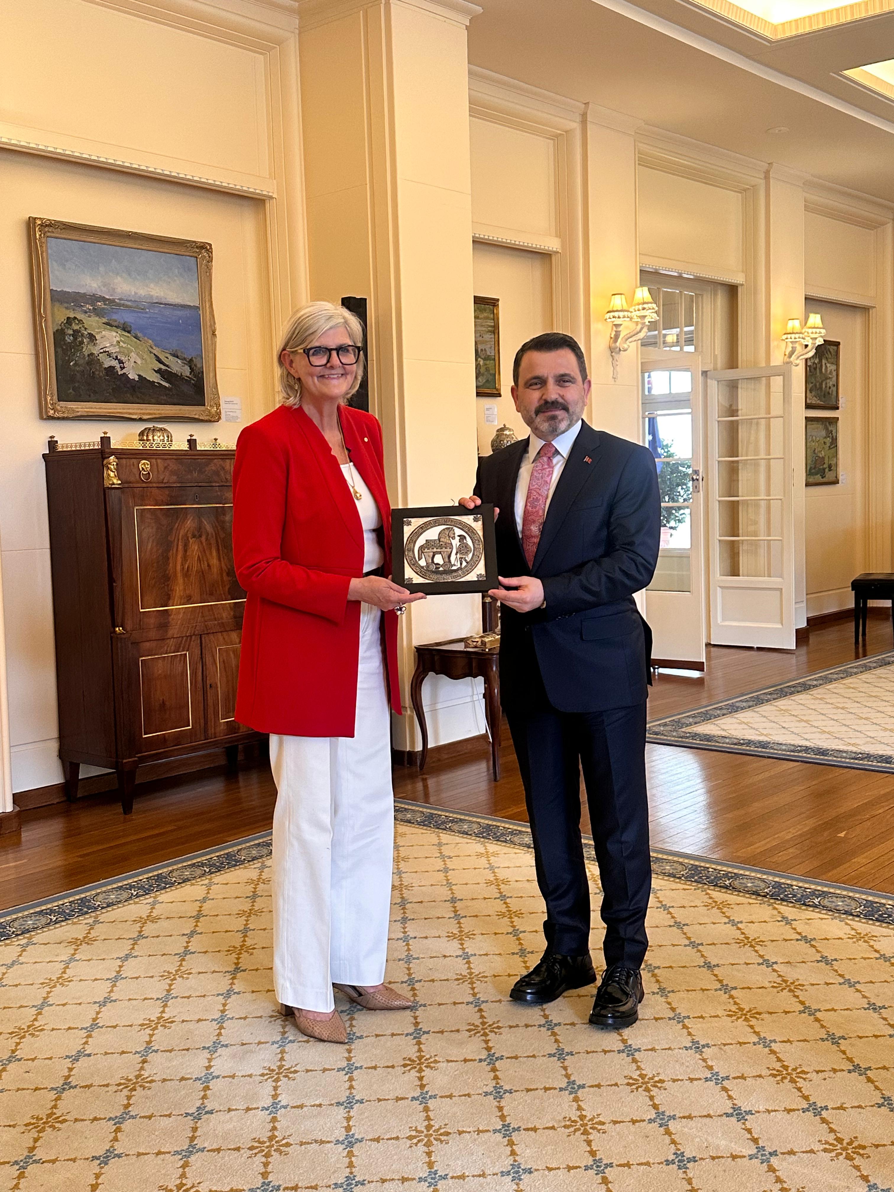 Avustralya Genel Valisi Ziyaret Edildi