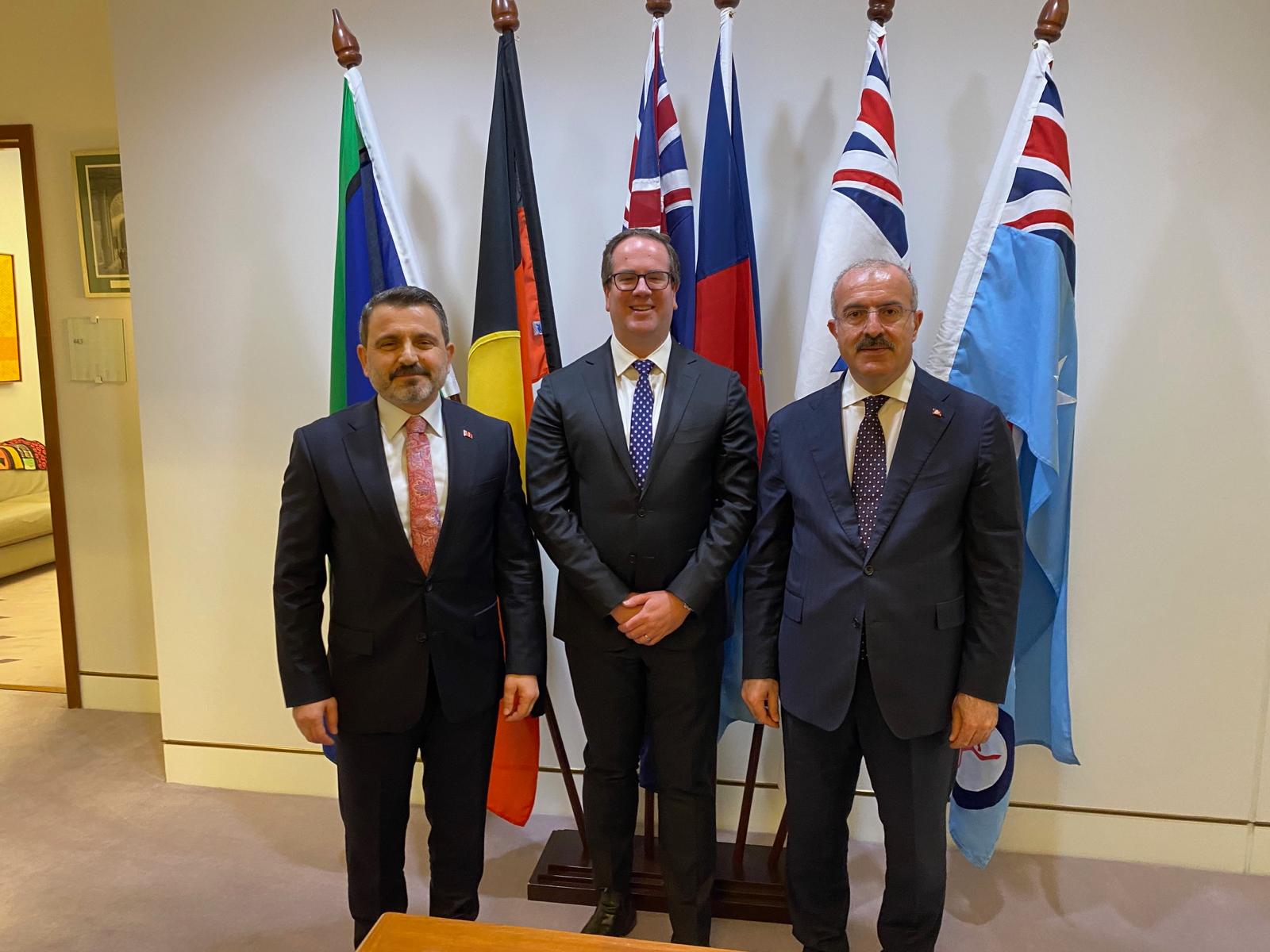 Çanakkale Valisi Doç. Dr. Ömer Toraman ile Çanakkale Savaşları Gelibolu Tarihi Alan Başkanı İsmail Kaşdemir, resmî ziyaret programlarına Kanberra’da devam etmiştir.