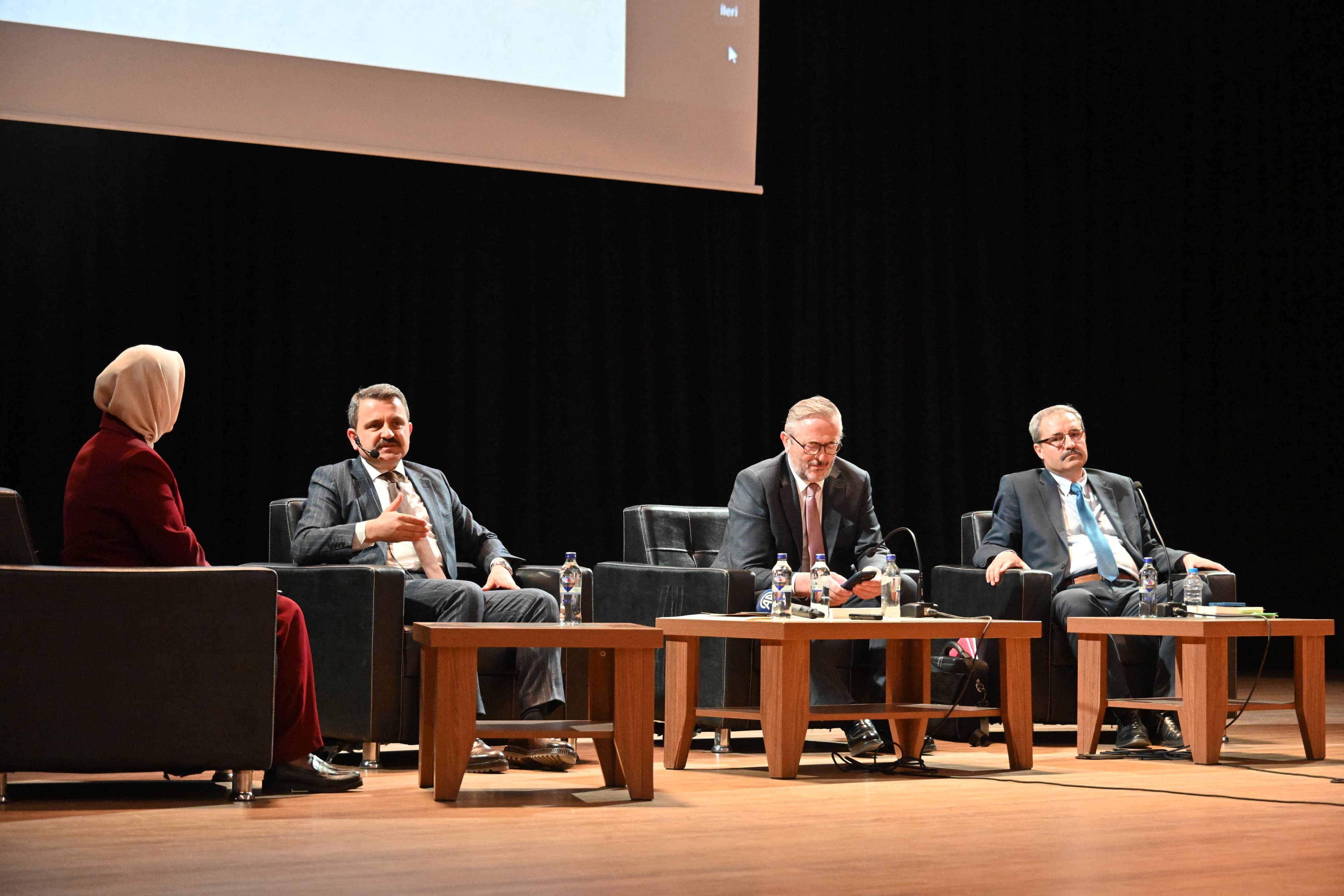 “Şu Boğaz Harbi: Tarihî Belgelerle Çanakkale Destanı” İsimli Eserin Tanıtımı Kapsamında Düzenlenen Panel Programı Gerçekleştirildi.